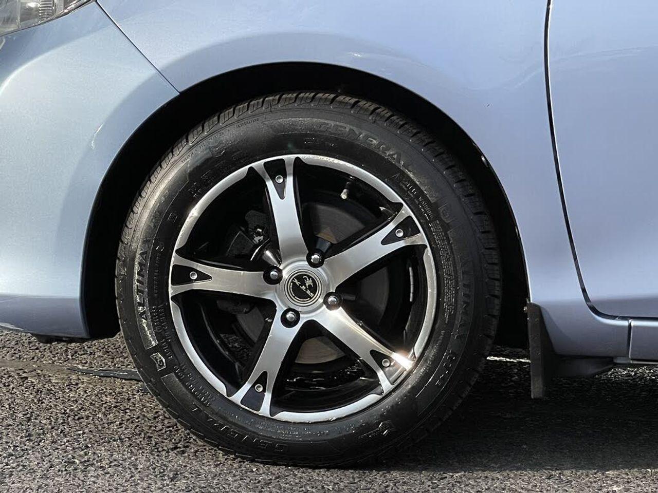 2013 Toyota Yaris LE-3