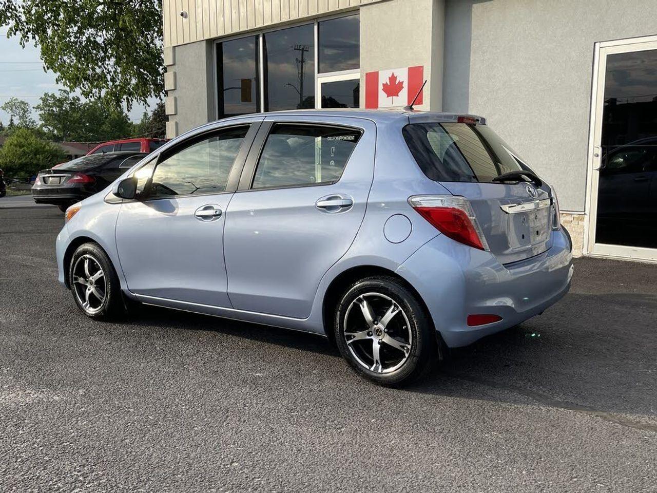2013 Toyota Yaris LE-4