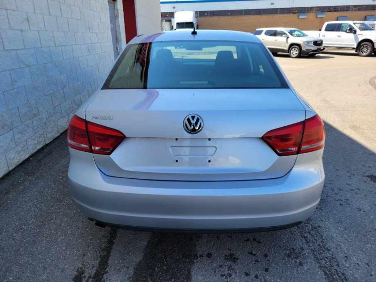 2013 Volkswagen Passat Trendline-4