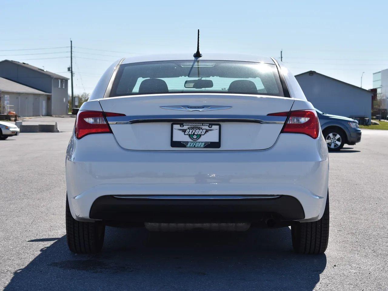 2014 Chrysler 200 LX-4