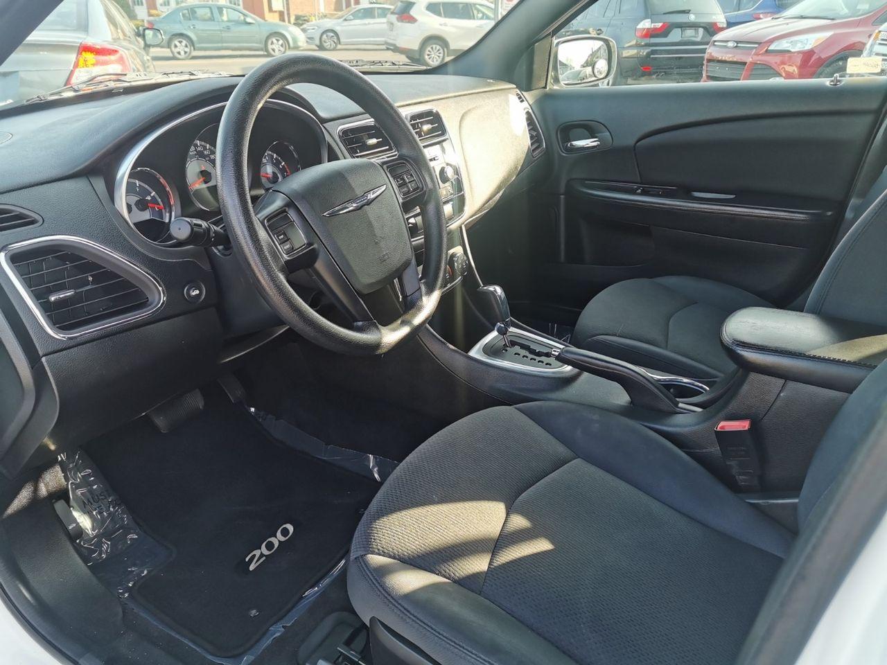 2014 Chrysler 200 LX-2