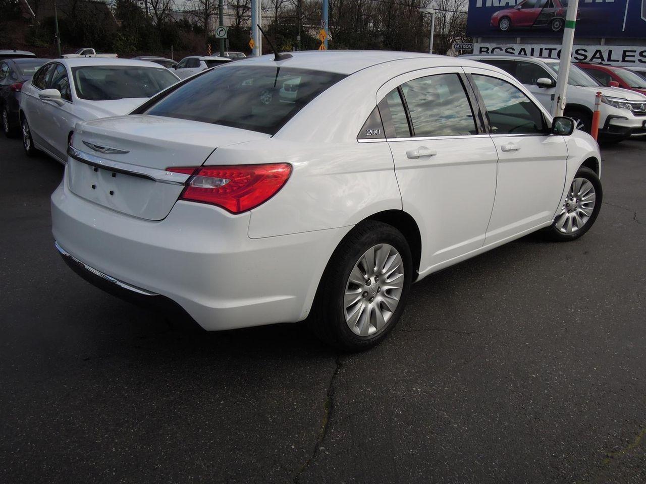 2014 Chrysler 200 LX-4