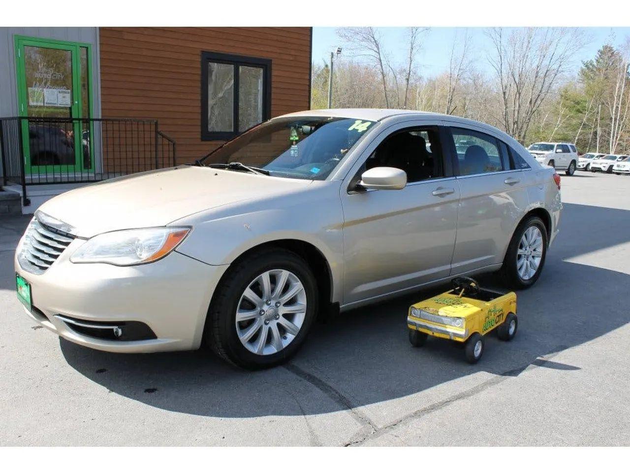 2014 Chrysler 200 Touring-2