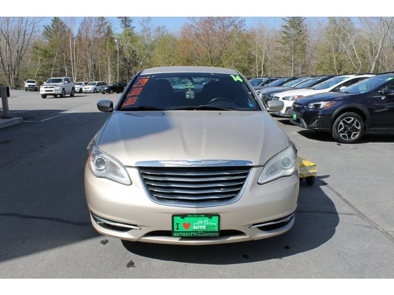 2014 Chrysler 200 Touring-3