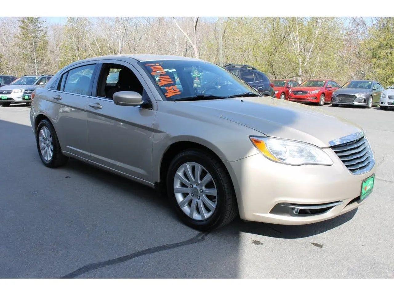 2014 Chrysler 200 Touring-4