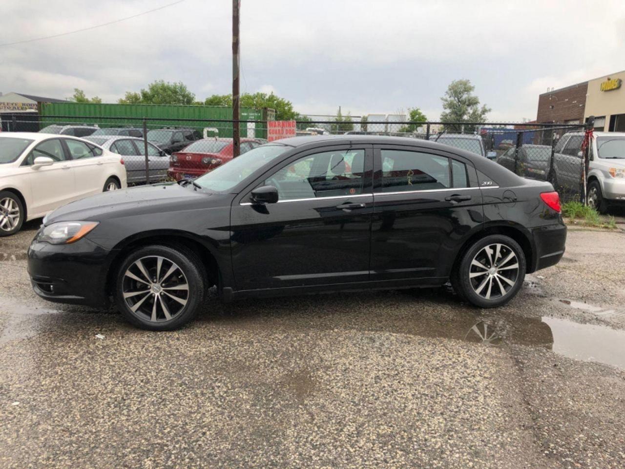 2014 Chrysler 200 Touring-3