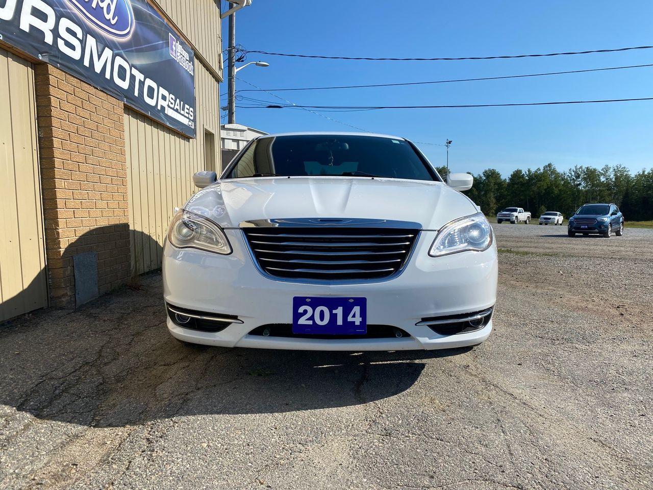 2014 Chrysler 200 Touring-1