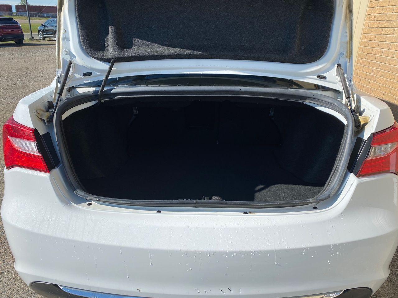 2014 Chrysler 200 Touring-4