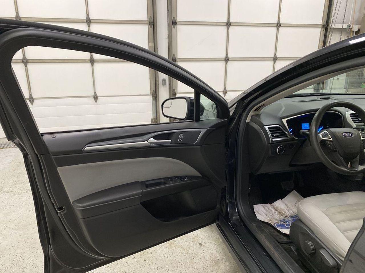 2014 Ford Fusion S-3