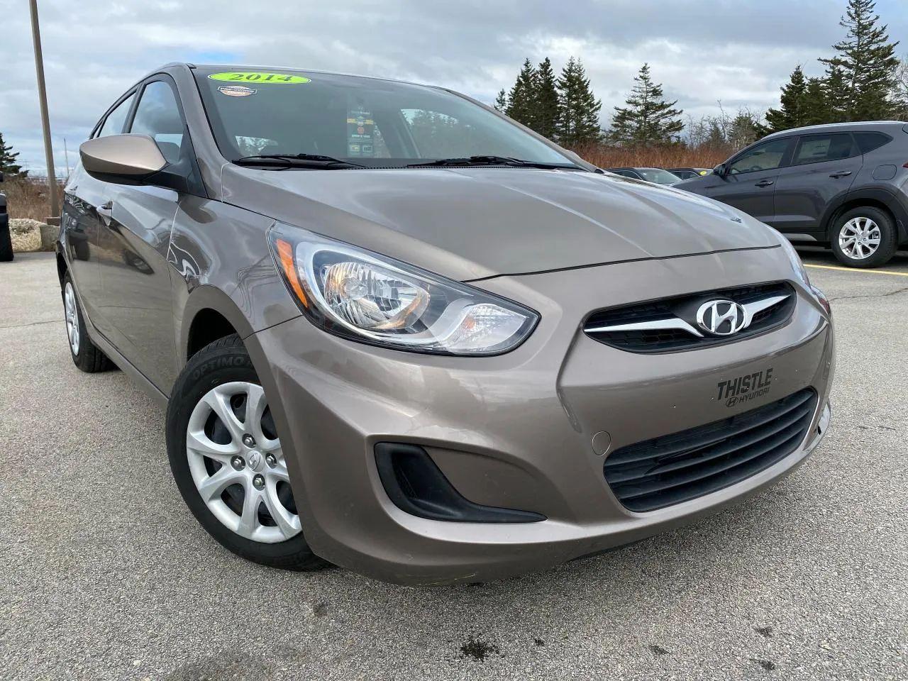 2014 Hyundai Accent GL-0