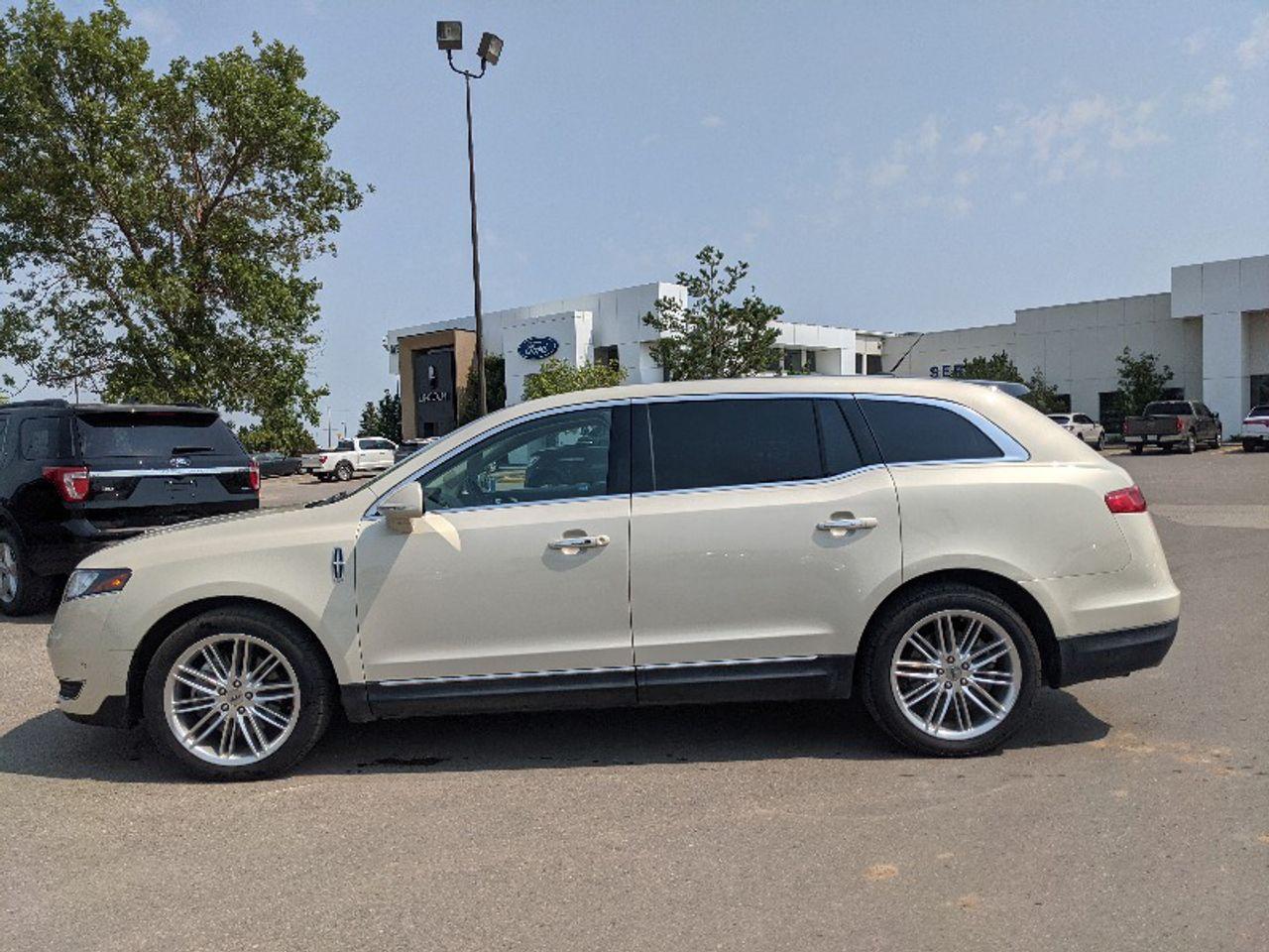 2014 Lincoln MKT Base-1