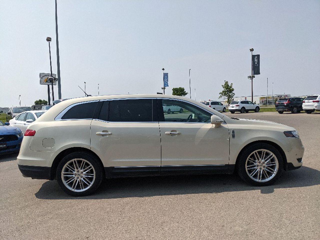 2014 Lincoln MKT Base-4