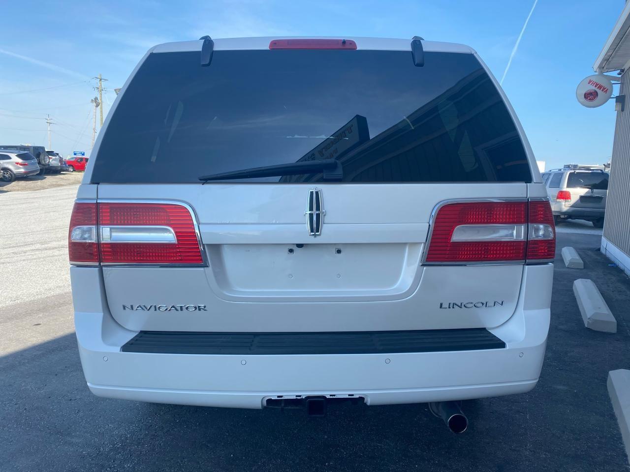 2014 Lincoln Navigator Base-3