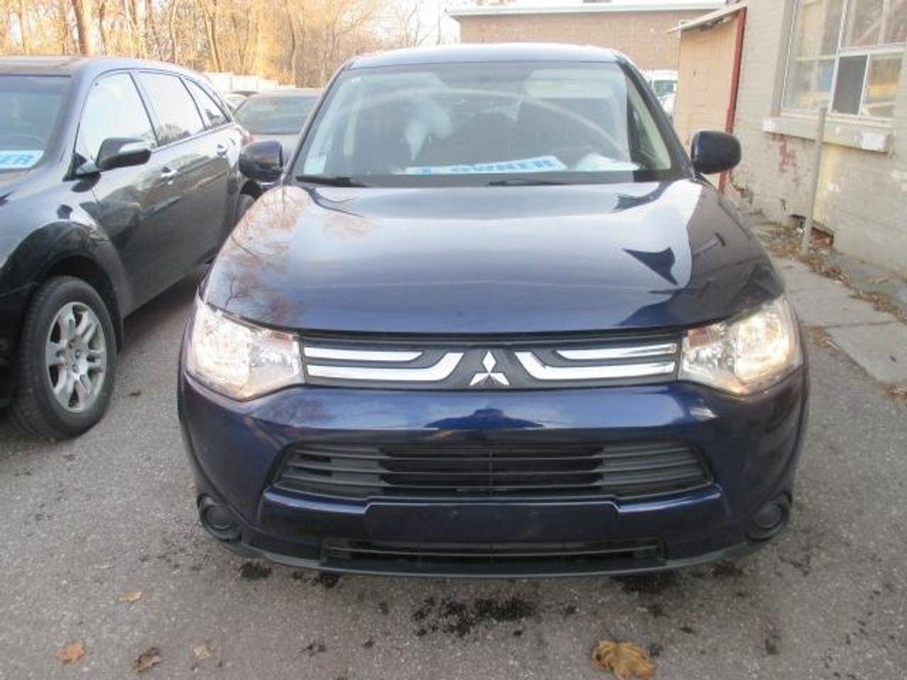 2014 Mitsubishi Outlander ES-2