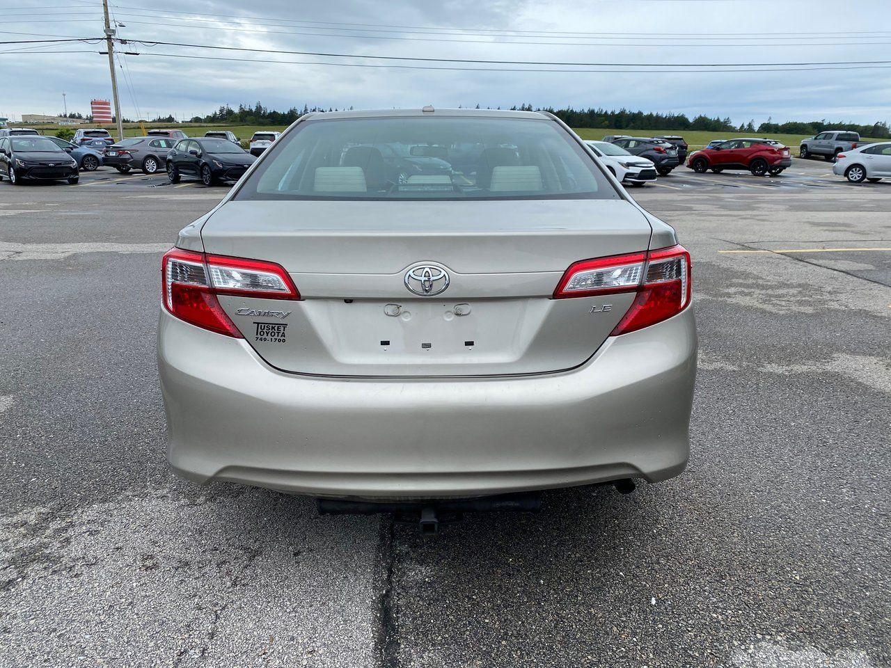 2014 Toyota Camry LE-4