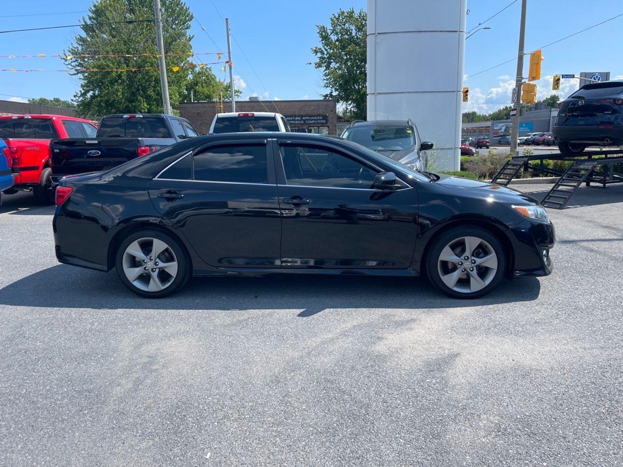 2014 Toyota Camry SE-1