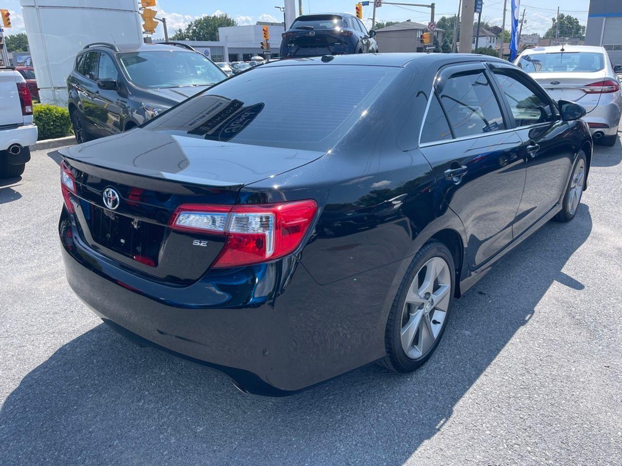 2014 Toyota Camry SE-2