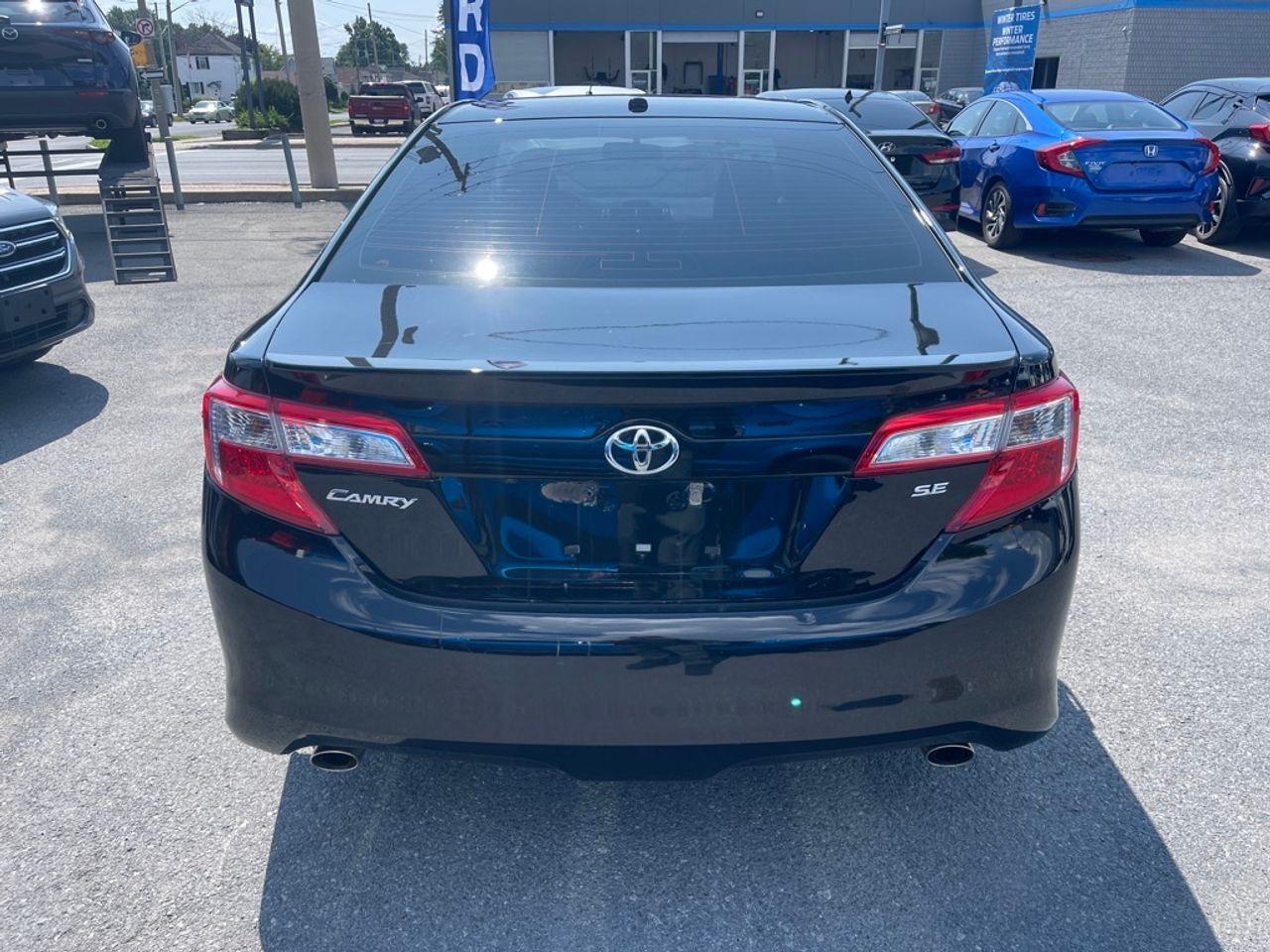 2014 Toyota Camry SE-3