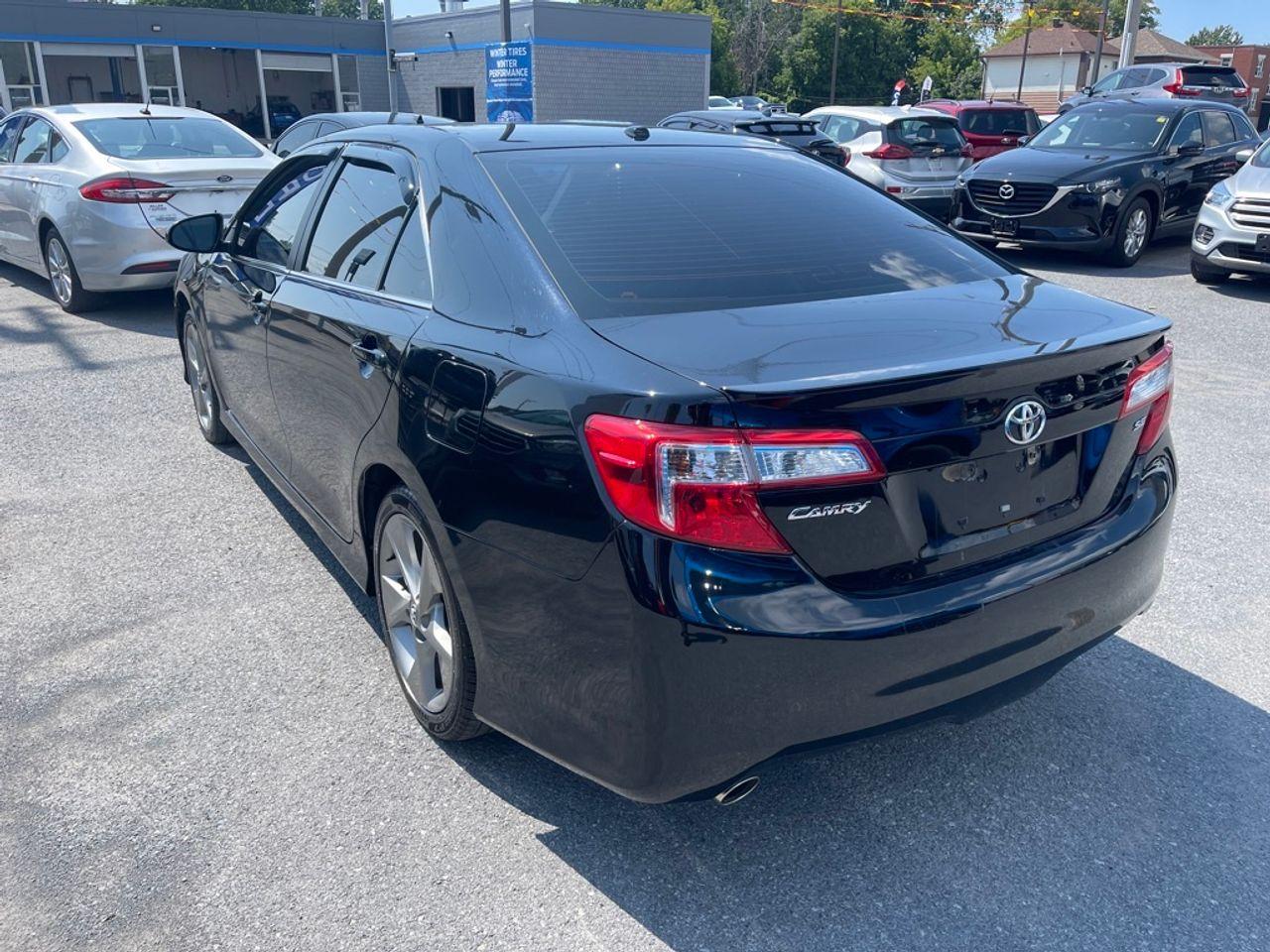 2014 Toyota Camry SE-4