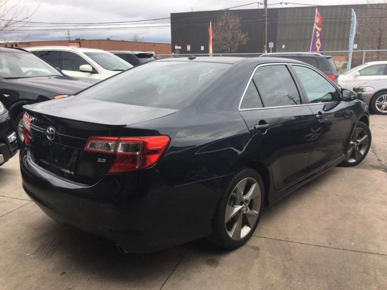2014 Toyota Camry SE-3