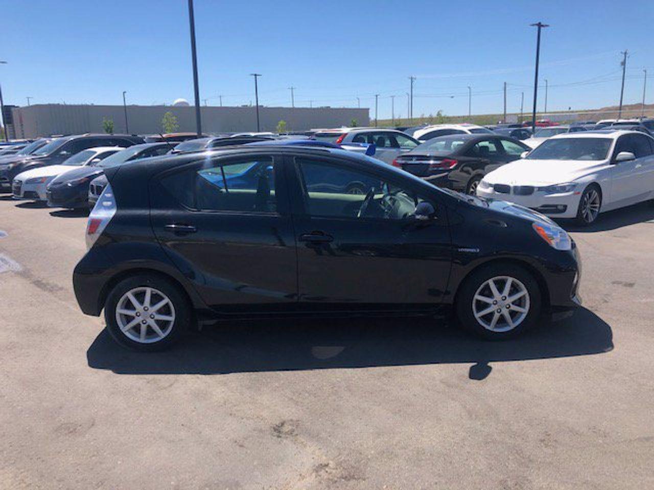 2014 Toyota Prius C Two-3