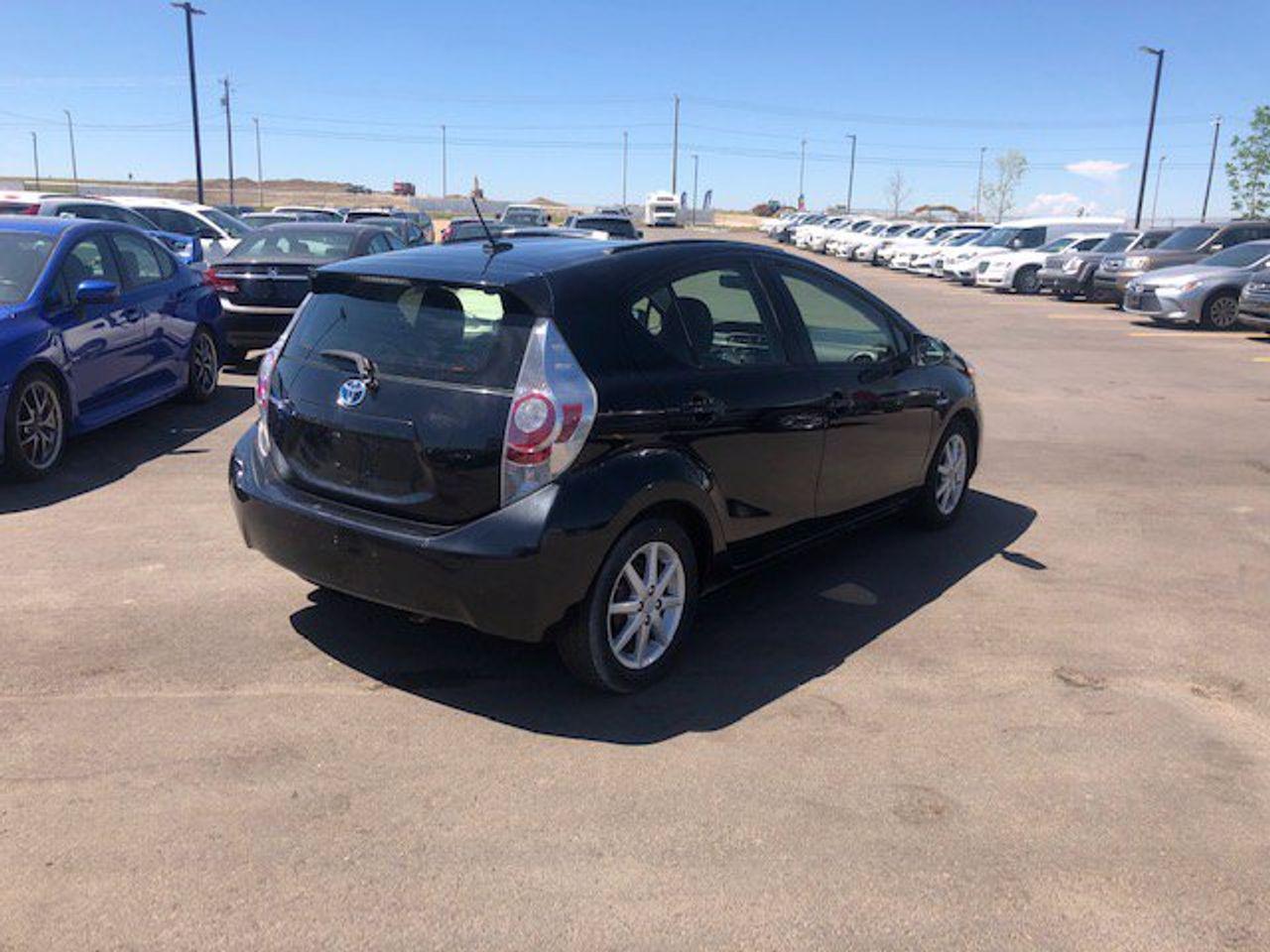 2014 Toyota Prius C Two-4
