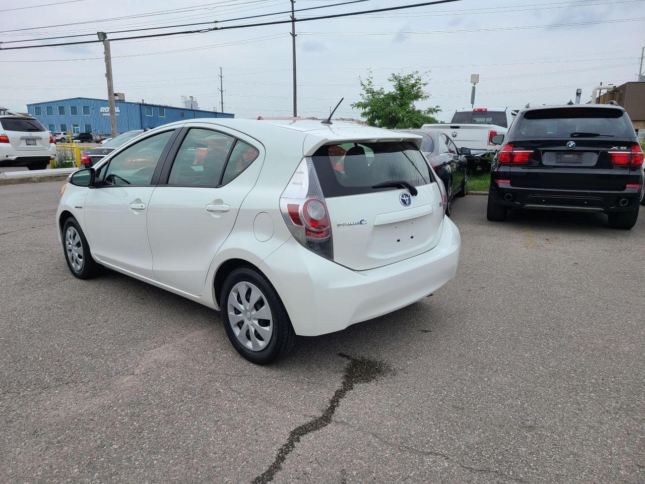 2014 Toyota Prius C Two-3