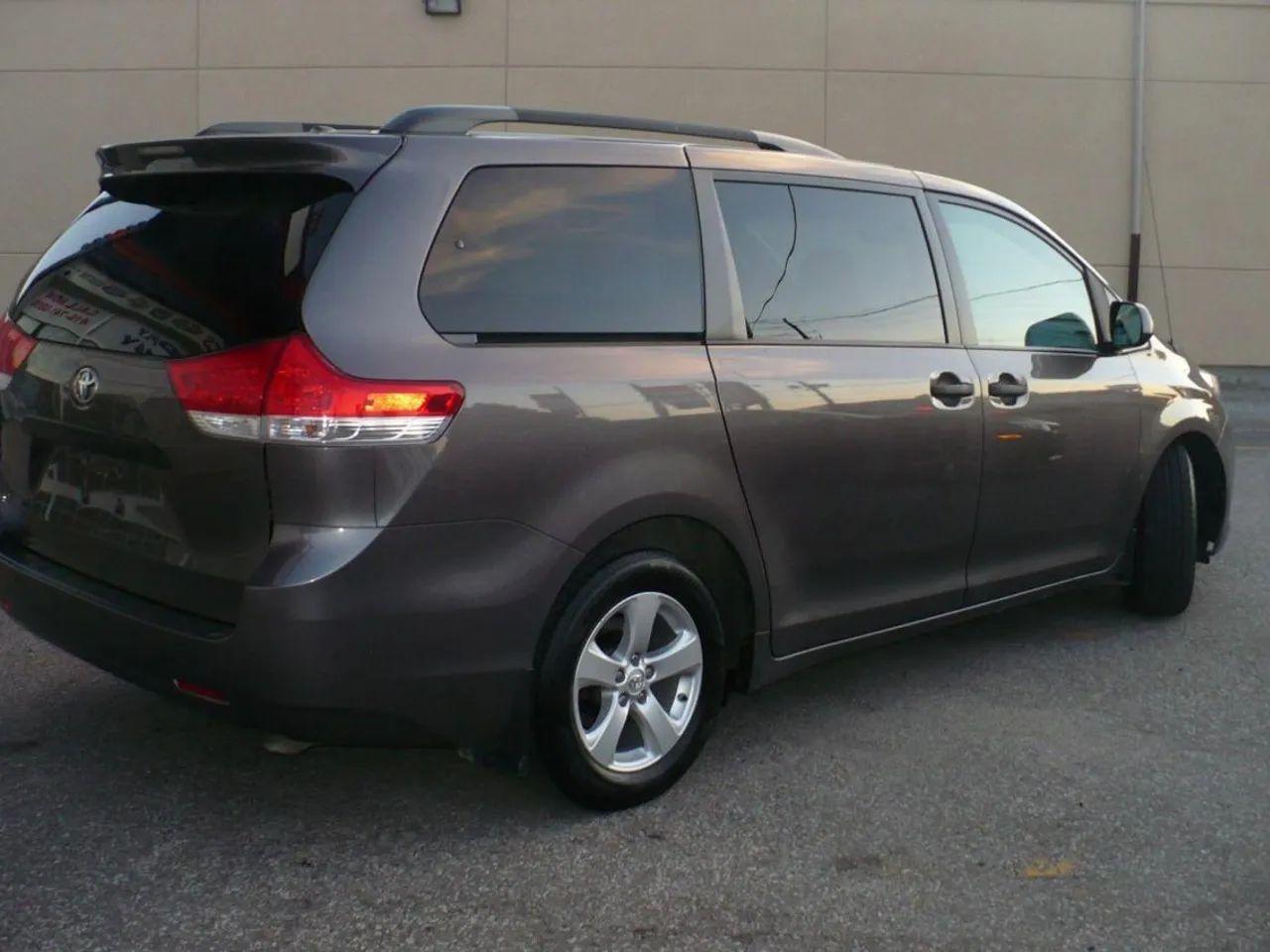 2014 Toyota Sienna Base-2