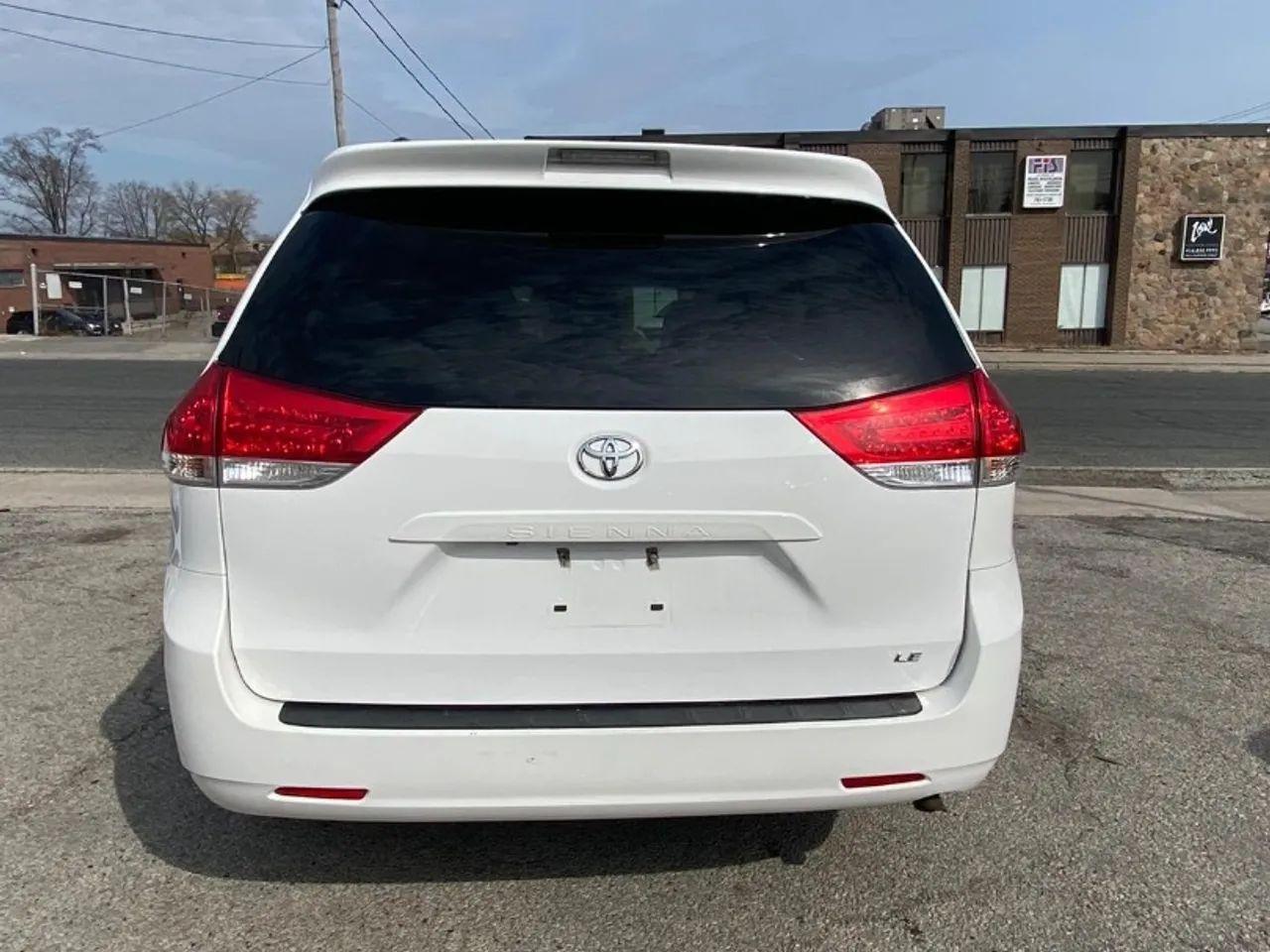 2014 Toyota Sienna LE-3