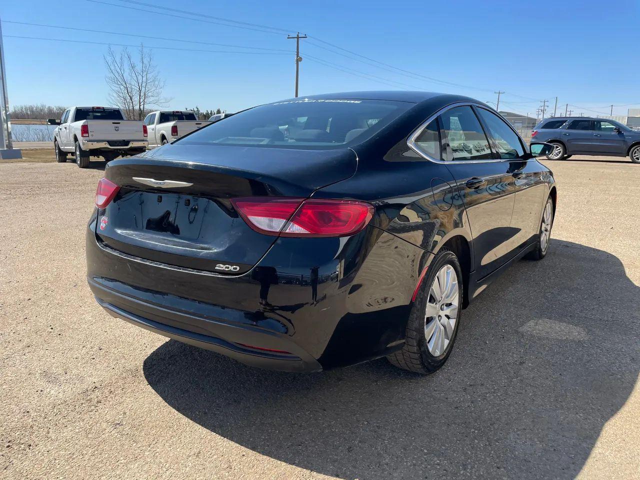 2015 Chrysler 200 LX-4