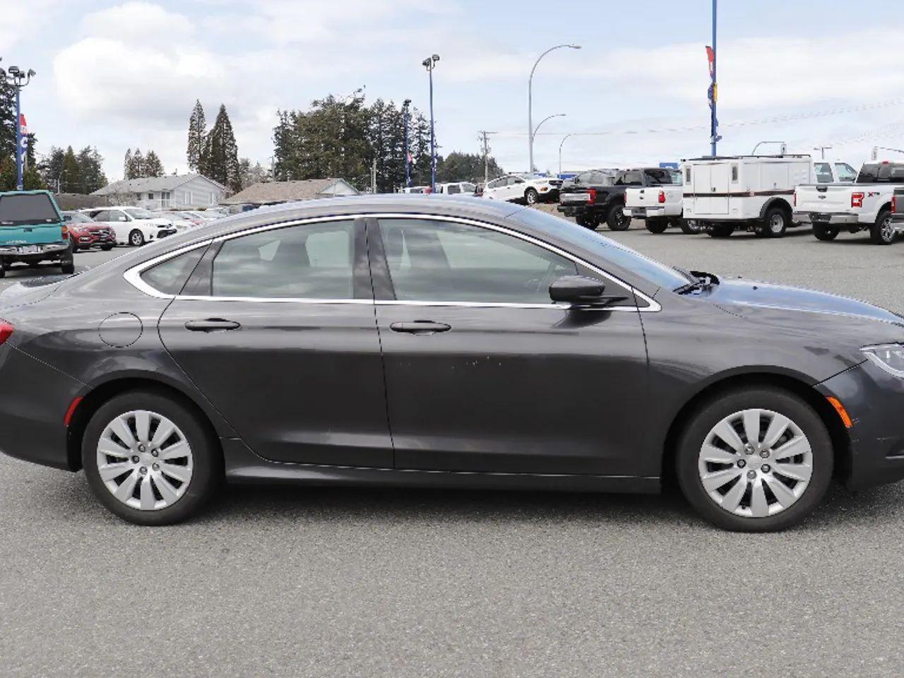 2015 Chrysler 200 LX-2