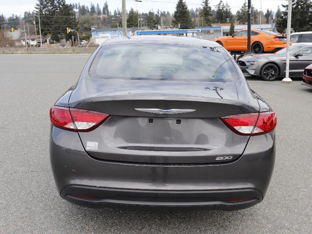 2015 Chrysler 200 LX-4
