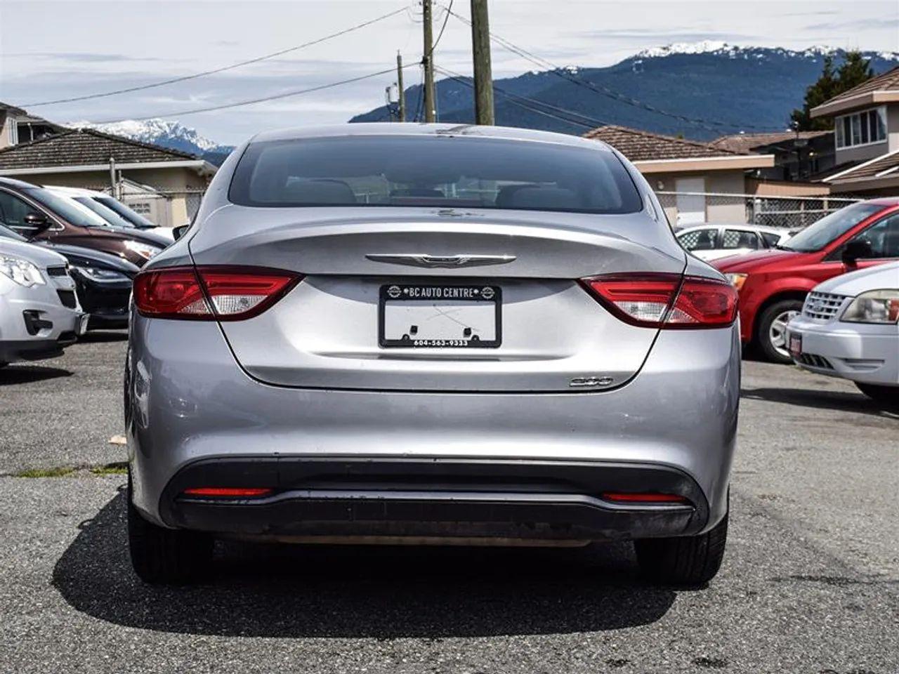 2015 Chrysler 200 LX-4