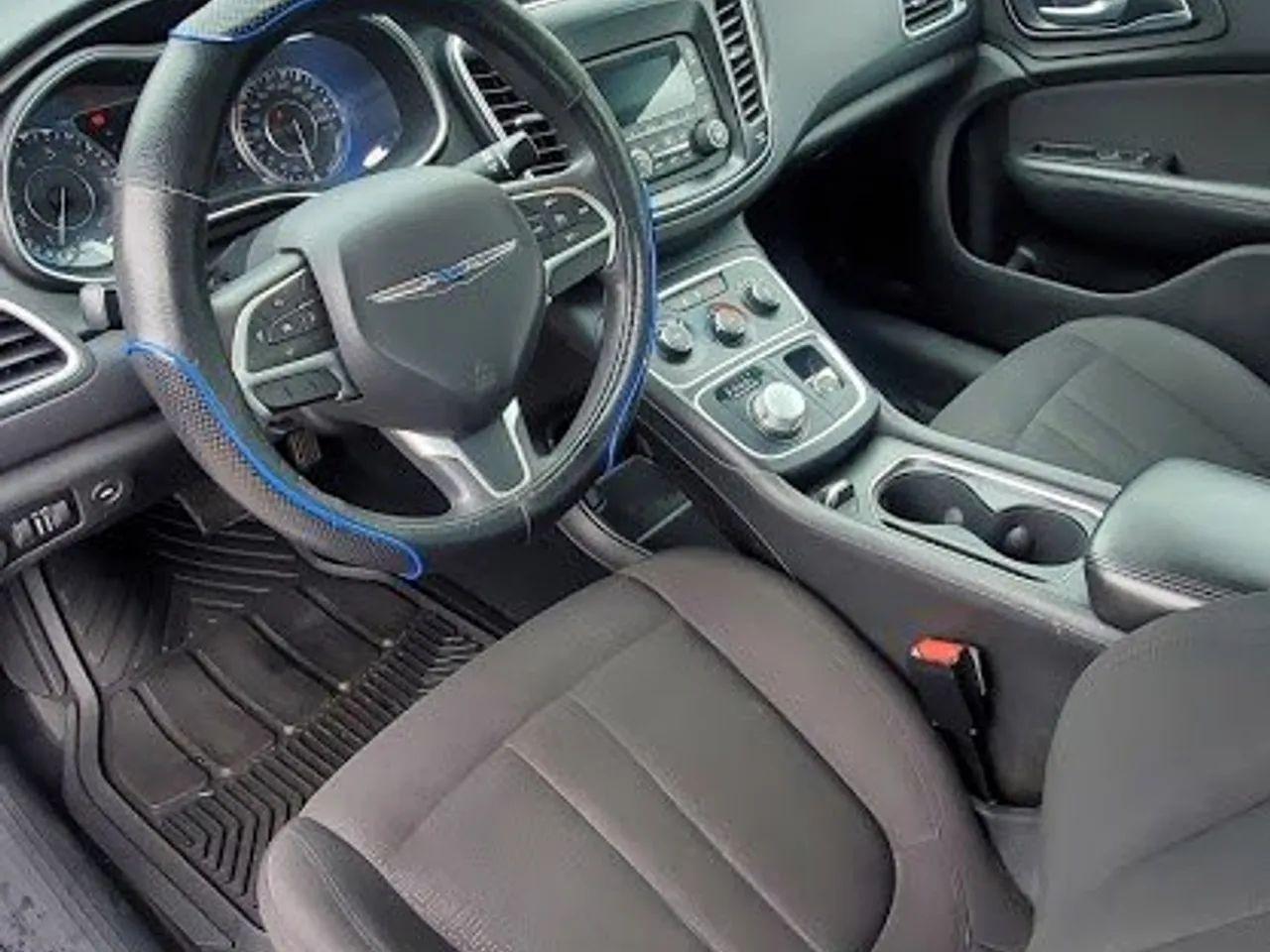 2015 Chrysler 200 LX-4