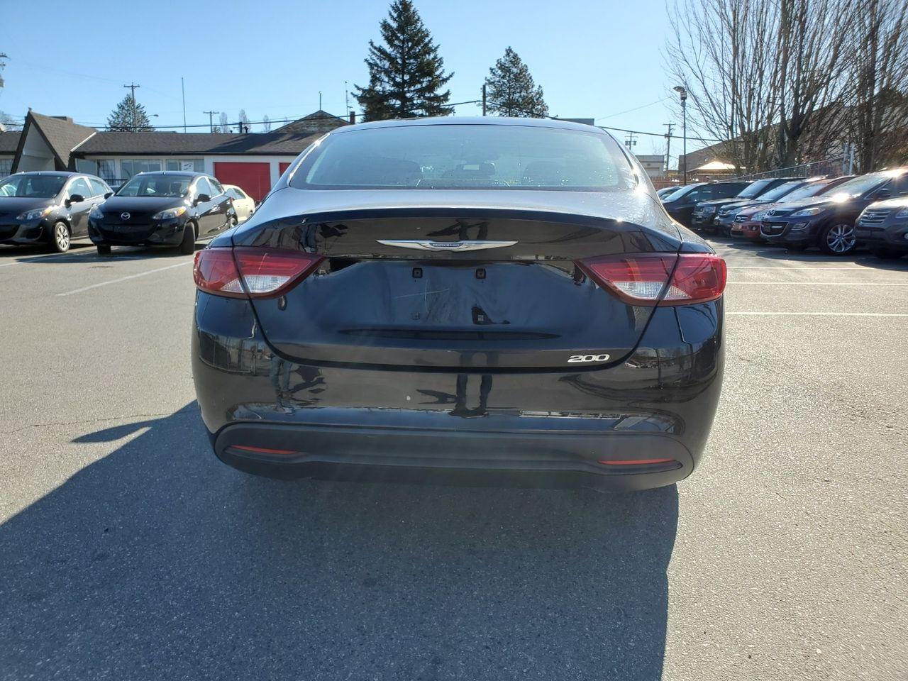2015 Chrysler 200 LX-4