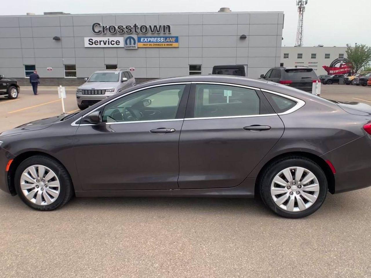 2015 Chrysler 200 LX-4