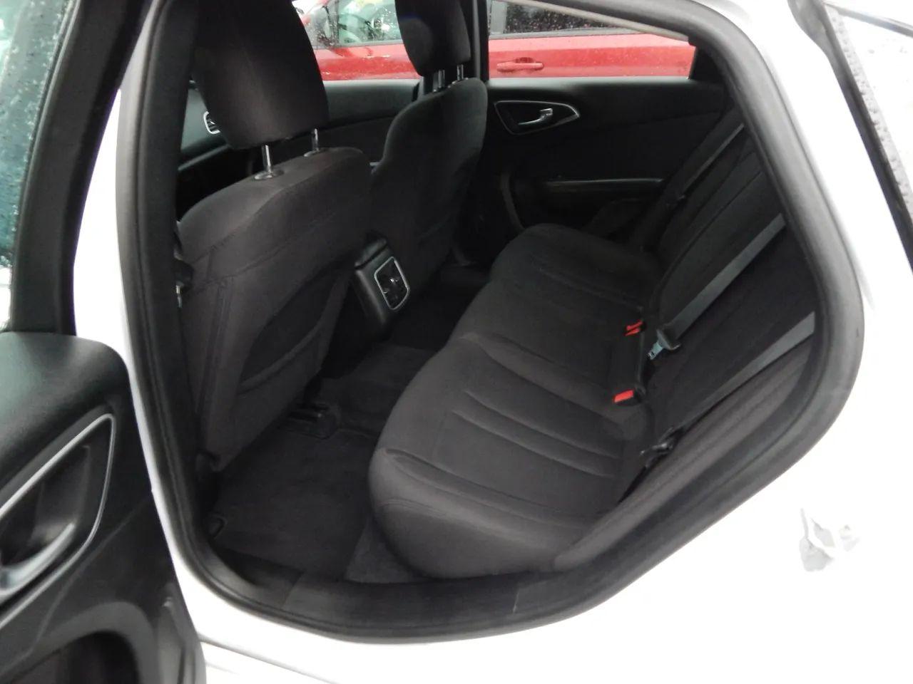 2015 Chrysler 200 Limited-3