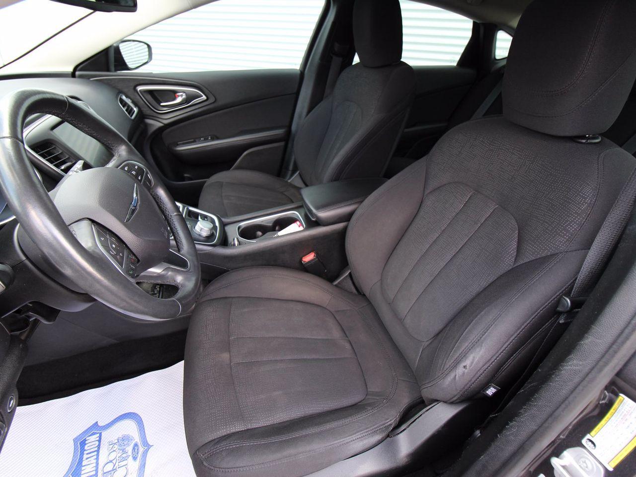 2015 Chrysler 200 Limited-2