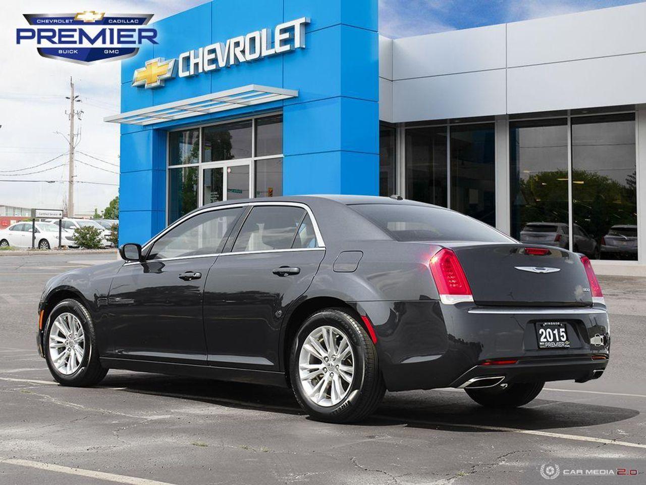 2015 Chrysler 300 Limited-3