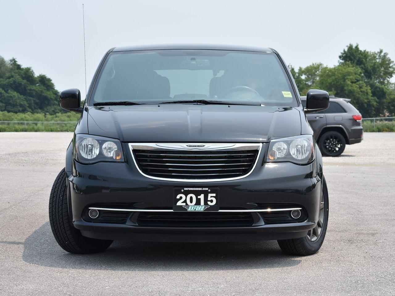 2015 Chrysler Town & Country S-3