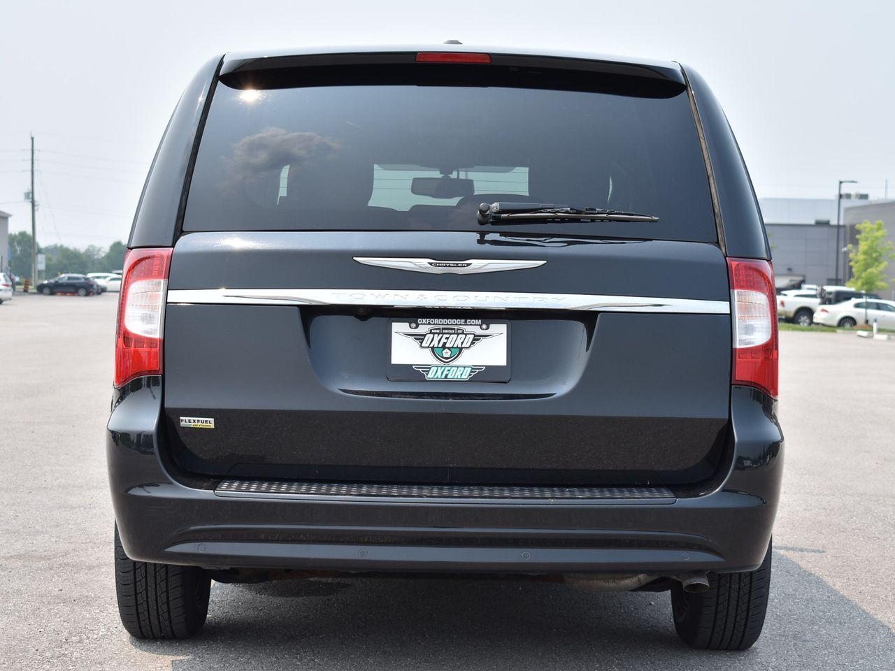 2015 Chrysler Town & Country S-4