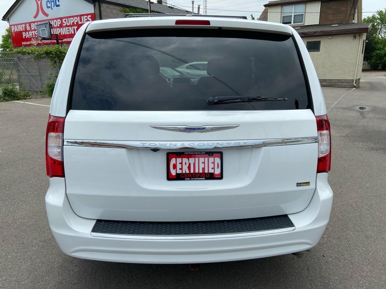 2015 Chrysler Town & Country Touring-L-4