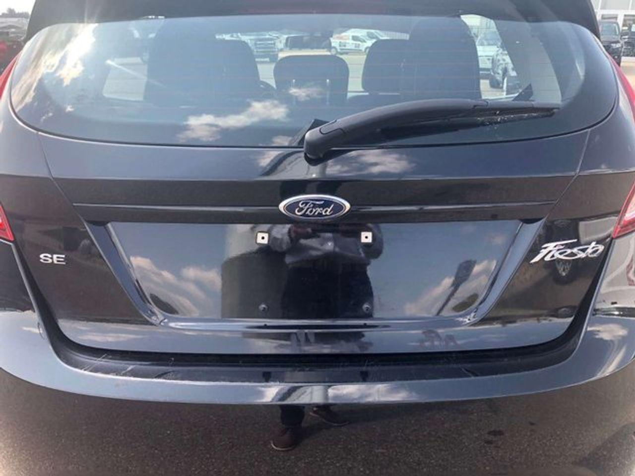 2015 Ford Fiesta SE-4