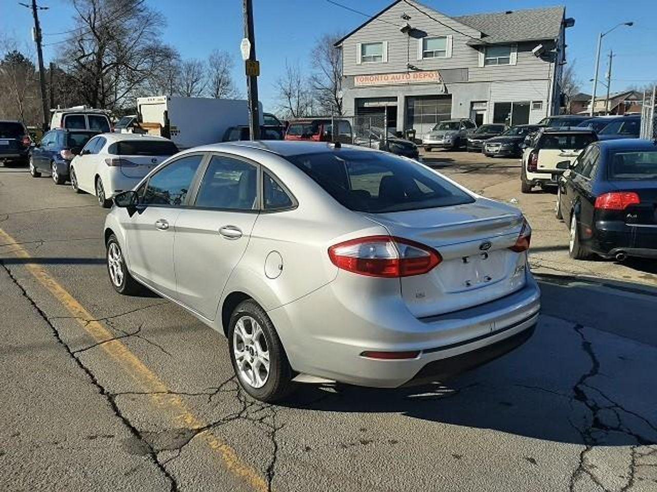 2015 Ford Fiesta SE-2