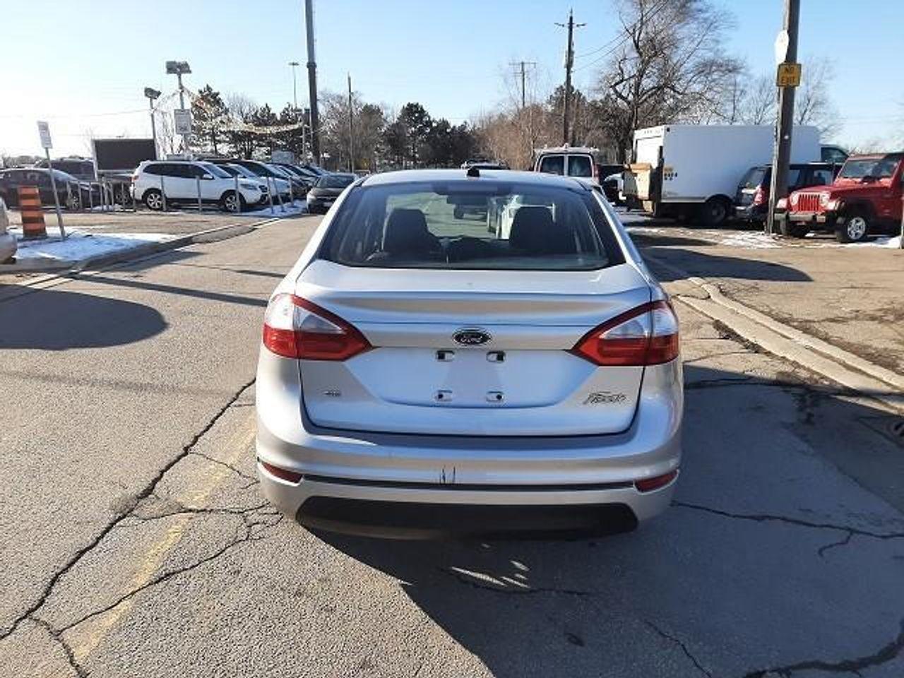 2015 Ford Fiesta SE-3