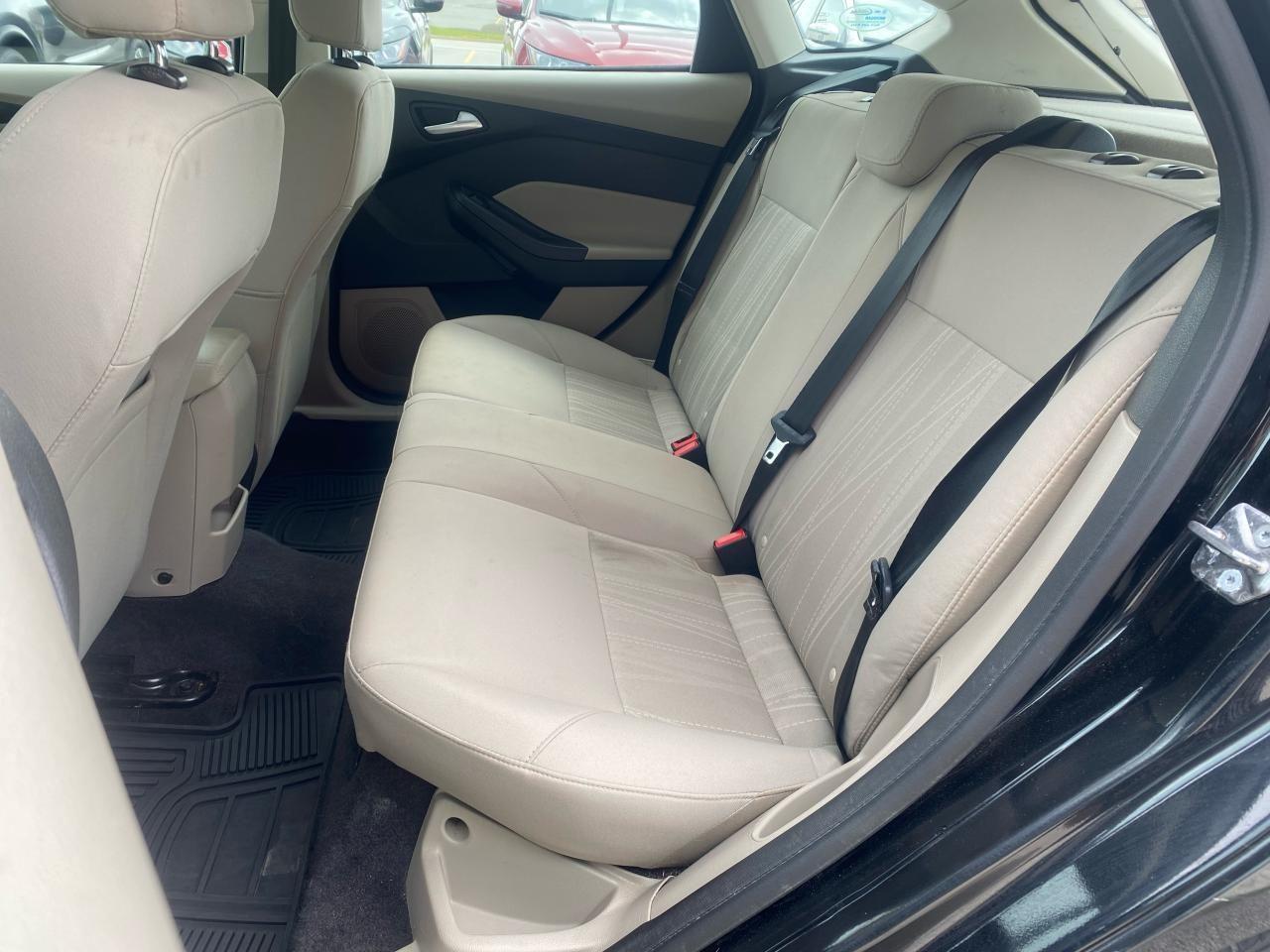 2015 Ford Focus SE-4