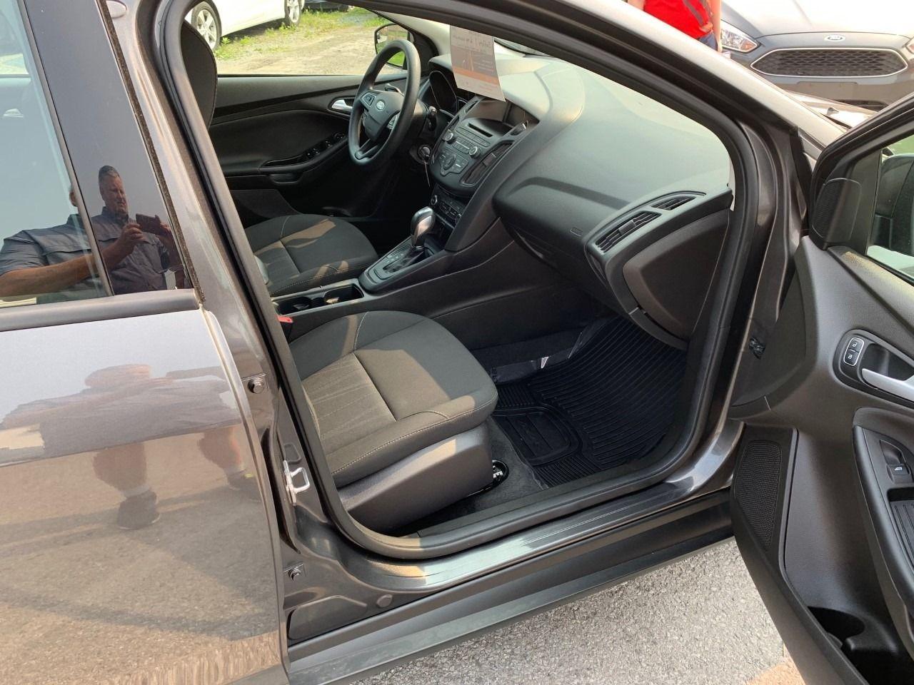 2015 Ford Focus SE-3