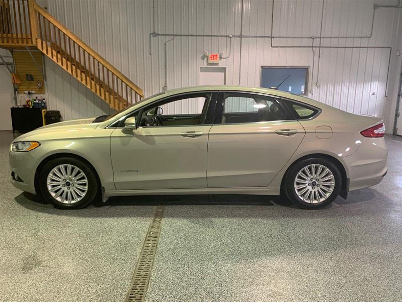 2015 Ford Fusion Hybrid SE-4