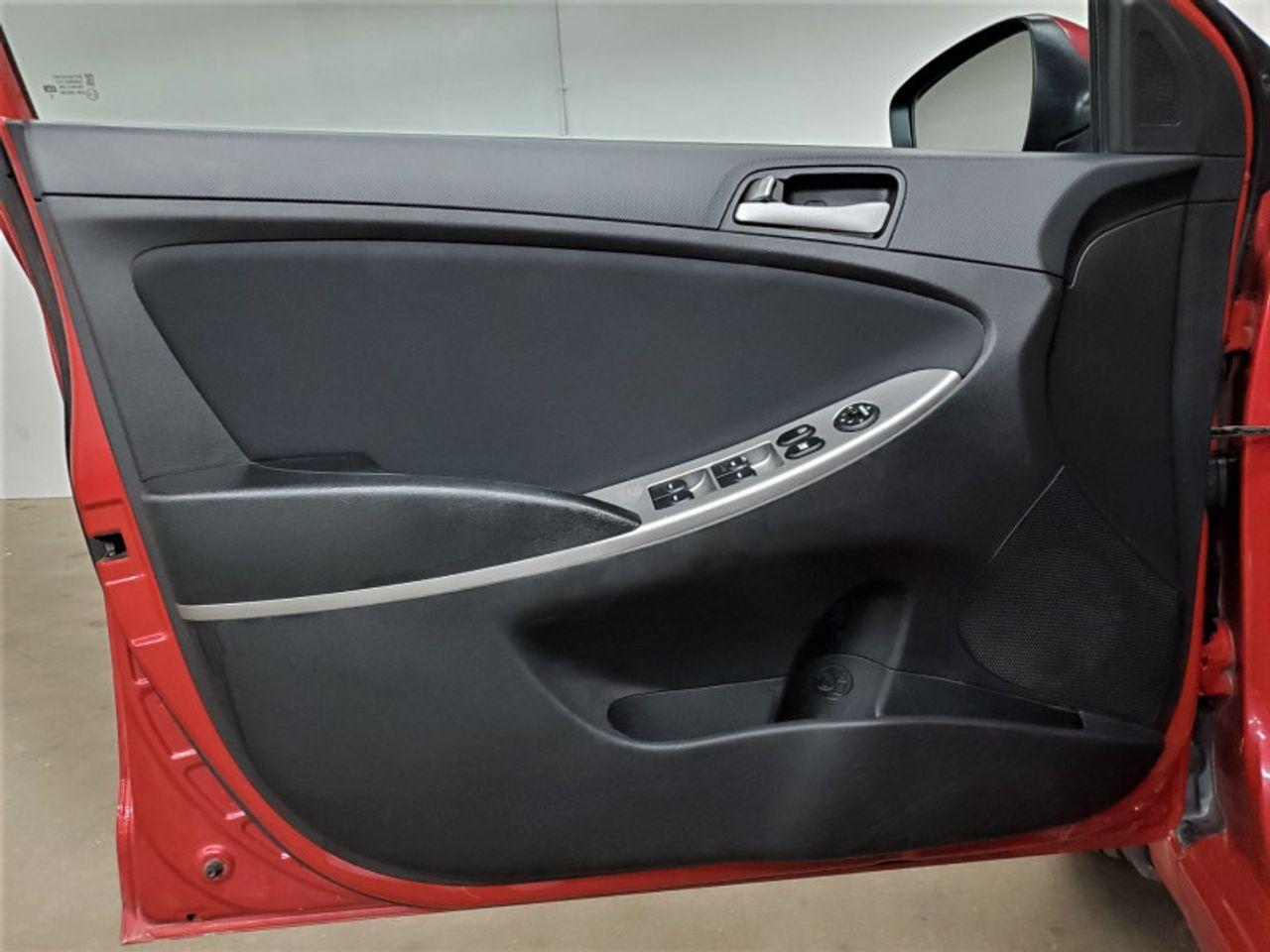 2015 Hyundai Accent L-3