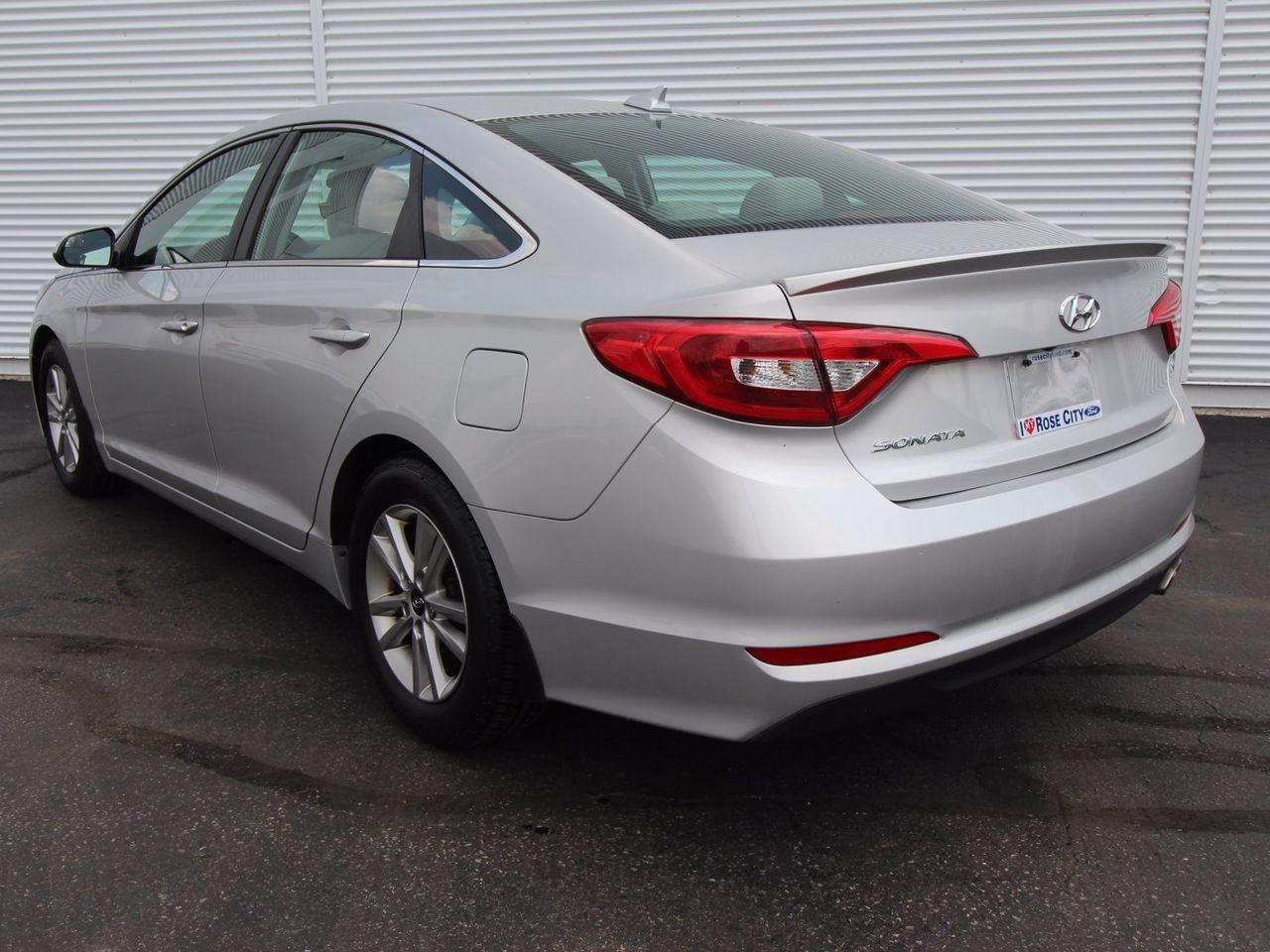 2015 Hyundai Sonata GL-1